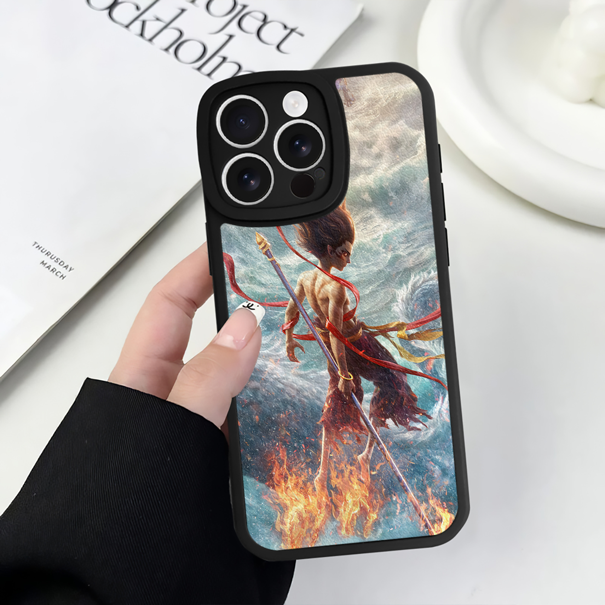 （画像用） Ne Zha 2 ナタ 魔童の大暴れ 【iPhone 16シリーズ対応】シリコンスマホケース（レザー調） 材質：シリコン